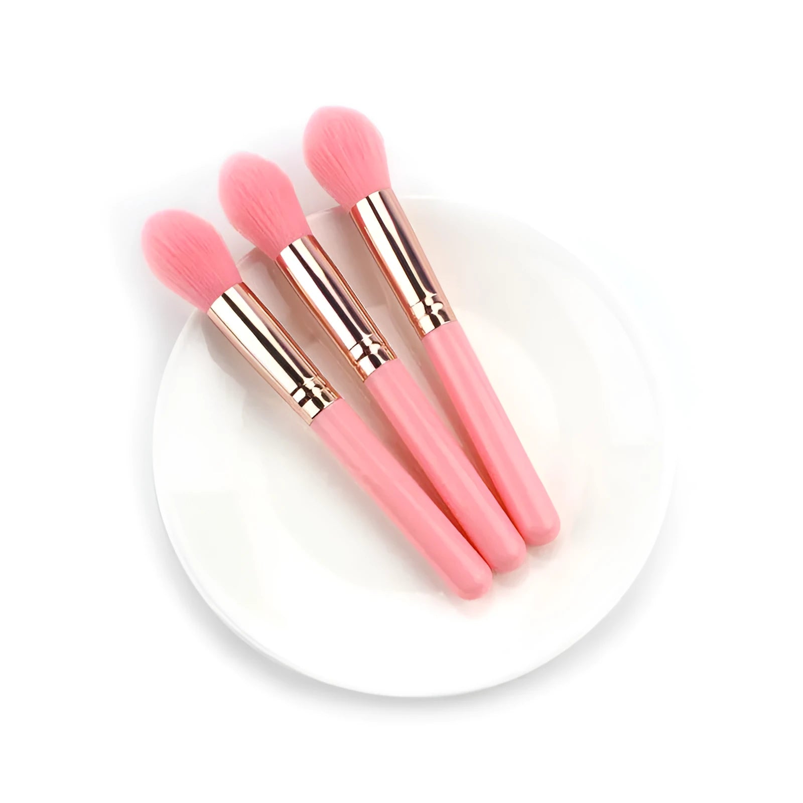 Pink blush brush with corrugated silk nylon wool bristles and plastic handle for highlight application