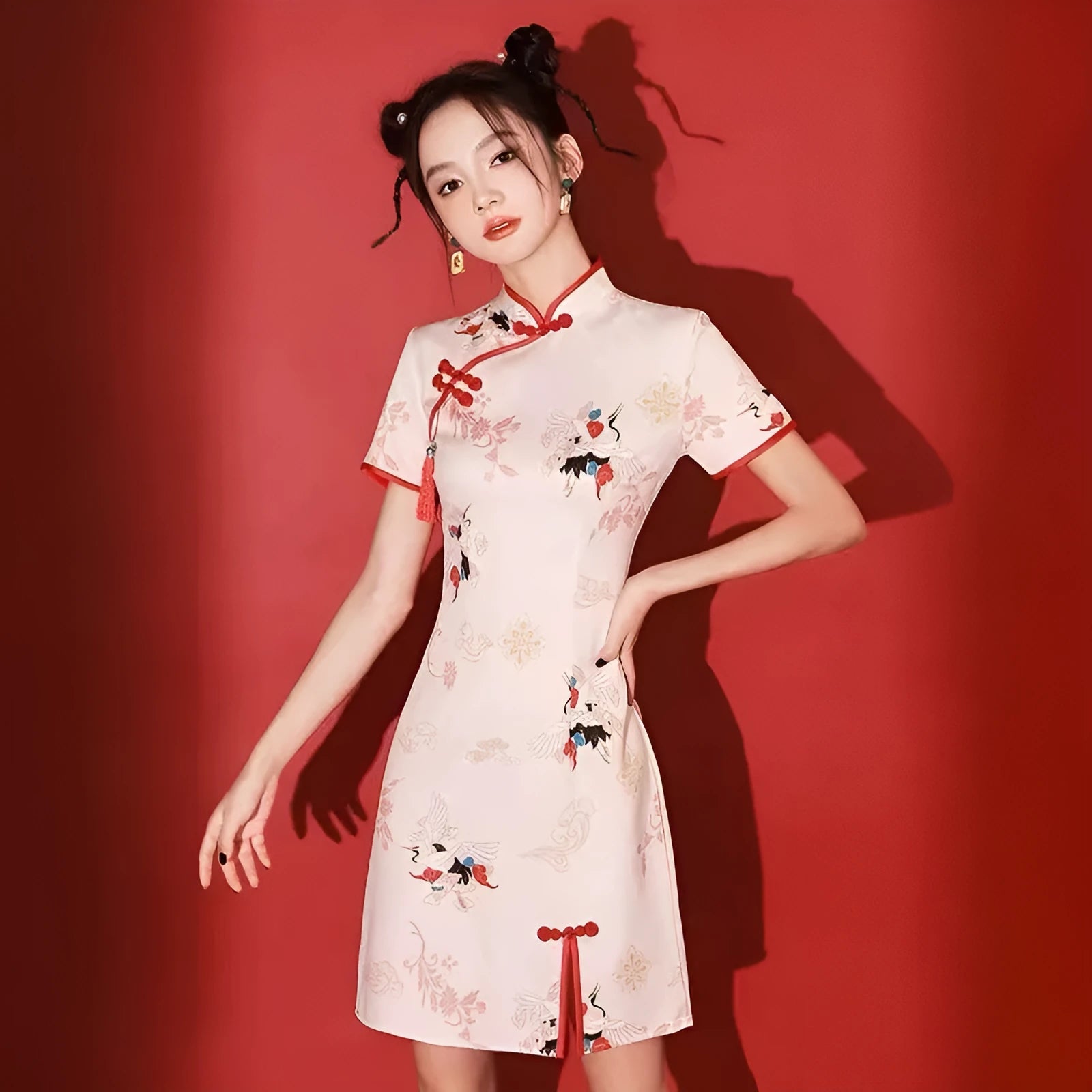 Short cheongsam dress for bridesmaids with crane print and quarter sleeves in polyester, available in sizes S to XXL
