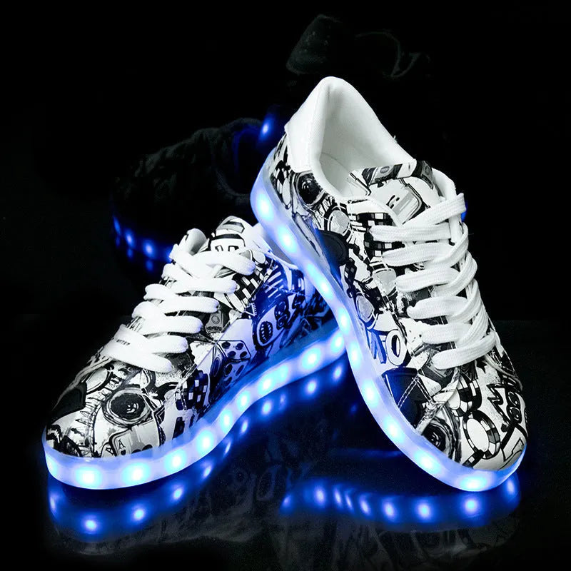 Unisex fluorescent sneakers in black or green with breathable PU upper and non-slip rubber sole