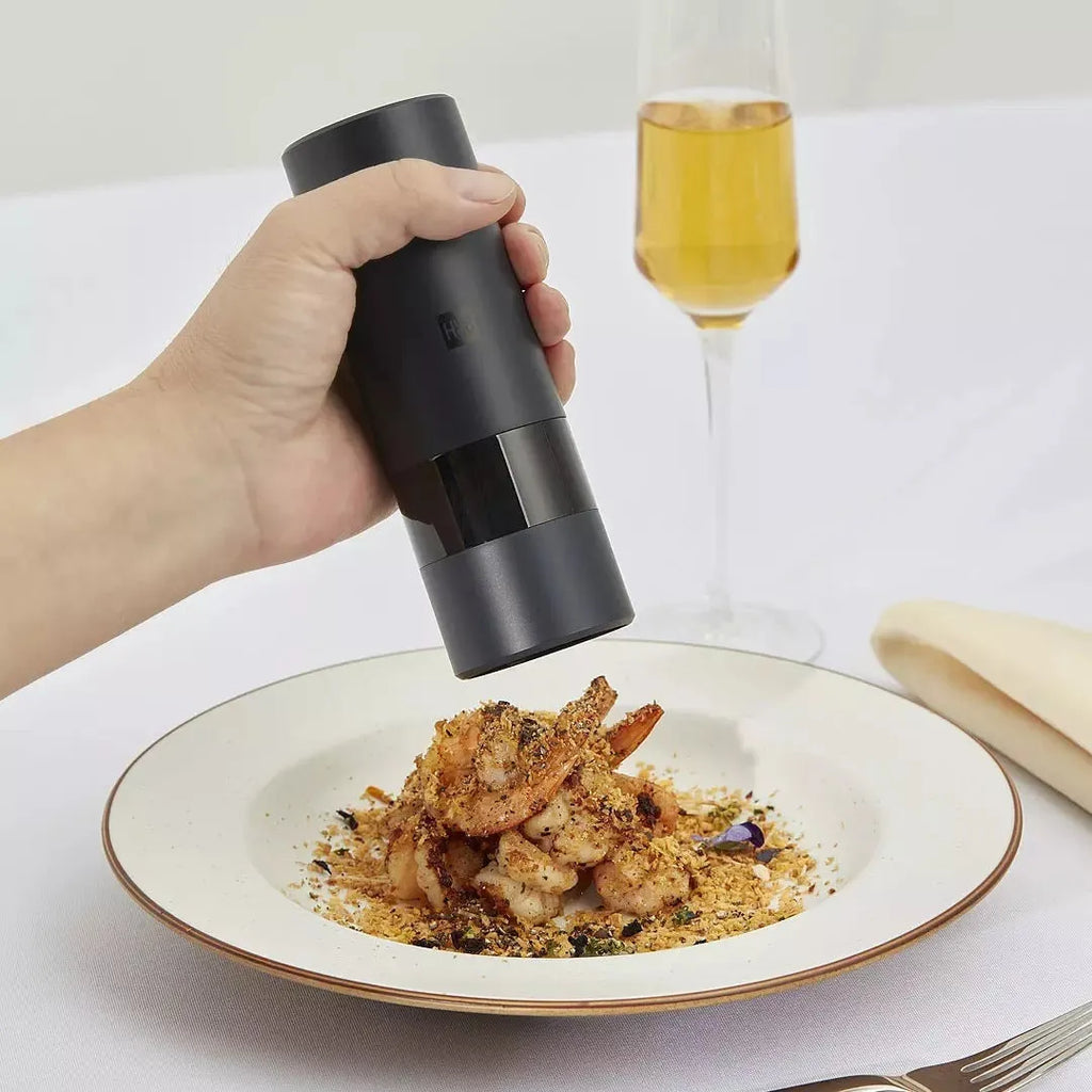 Electric grinder in black with ceramic mechanism, 51.5×157mm, for black pepper and sea salt