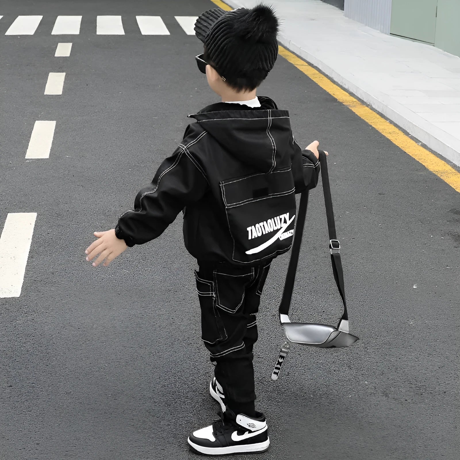 Korean-style plain black cotton jacket and jeans suit for little boys sizes 90 to 140 cm