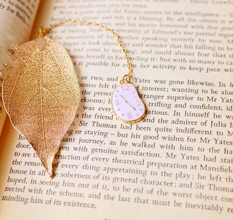 KC alloy leaf bookmark with Alice, rabbit, or clock charm design showing detailed dimensions