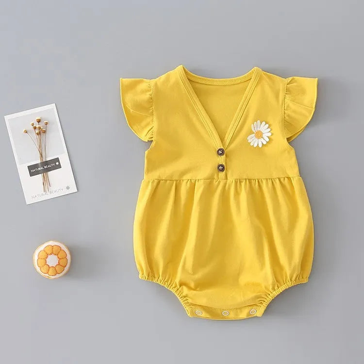 Sleeveless cotton triangle climbing bodysuit for newborn baby in yellow, with sizes 66-90cm