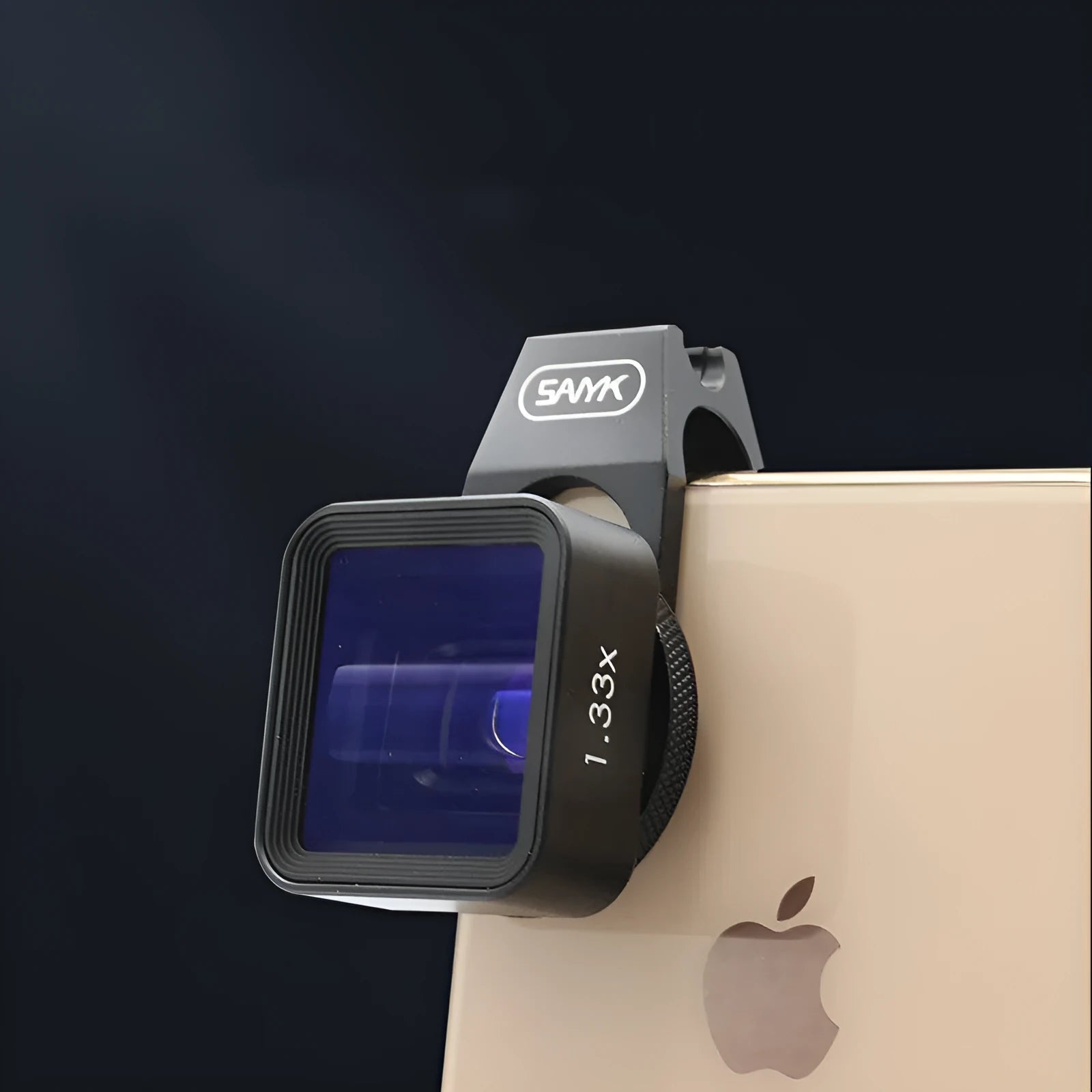 Black SANYK 1.33x anamorphic widescreen lens for mobile phones with 17mm thread.