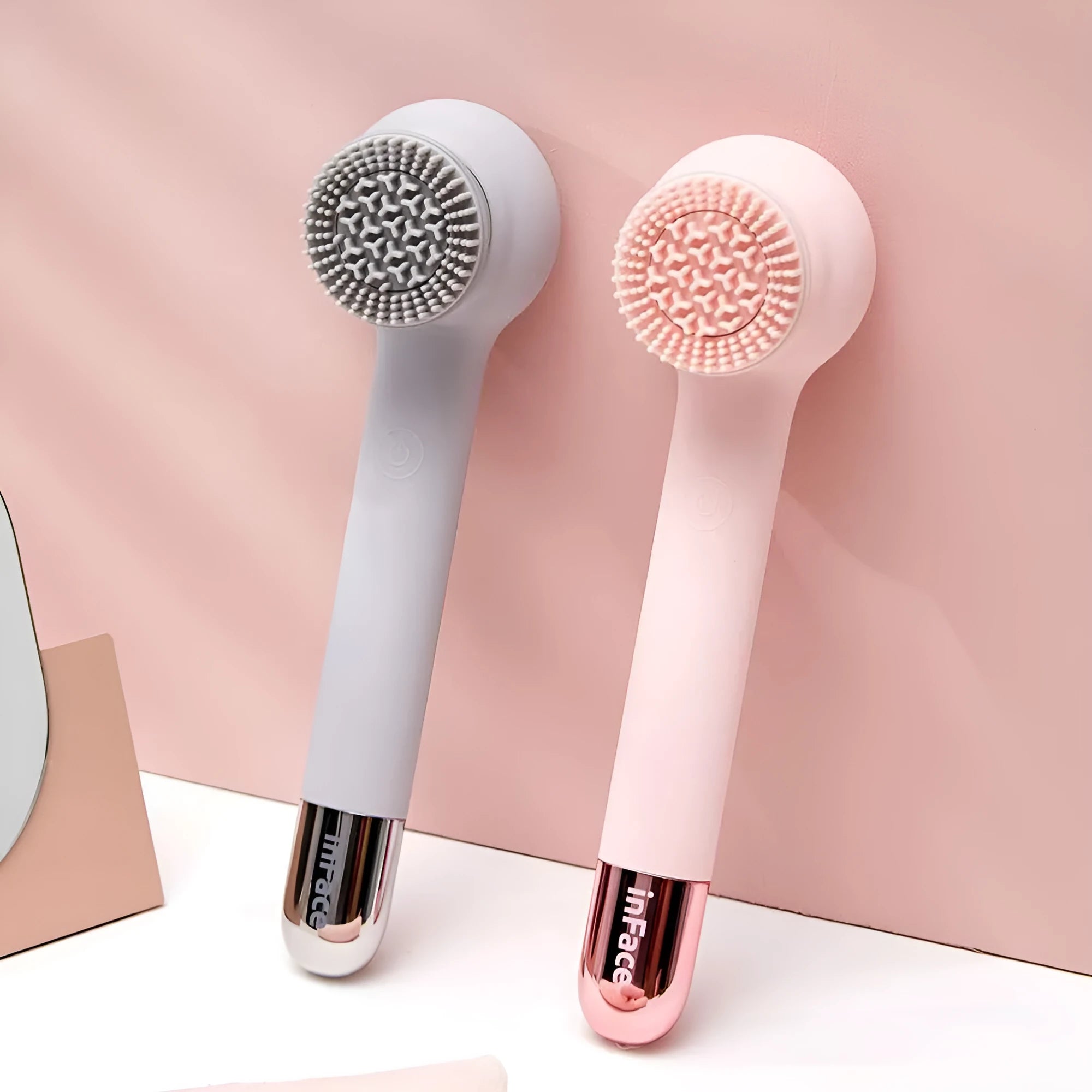 Inface electric shower brush with four rotating heads in grey or pink colour options