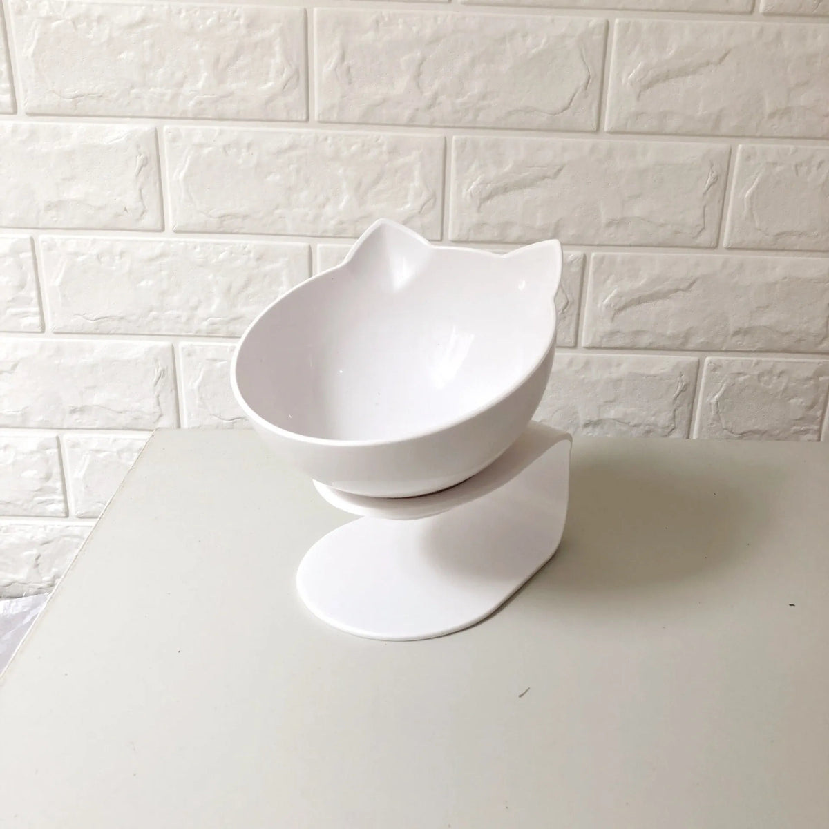 Inclined transparent PC plastic cat food bowl with tilted oblique mouth and optional ABS base