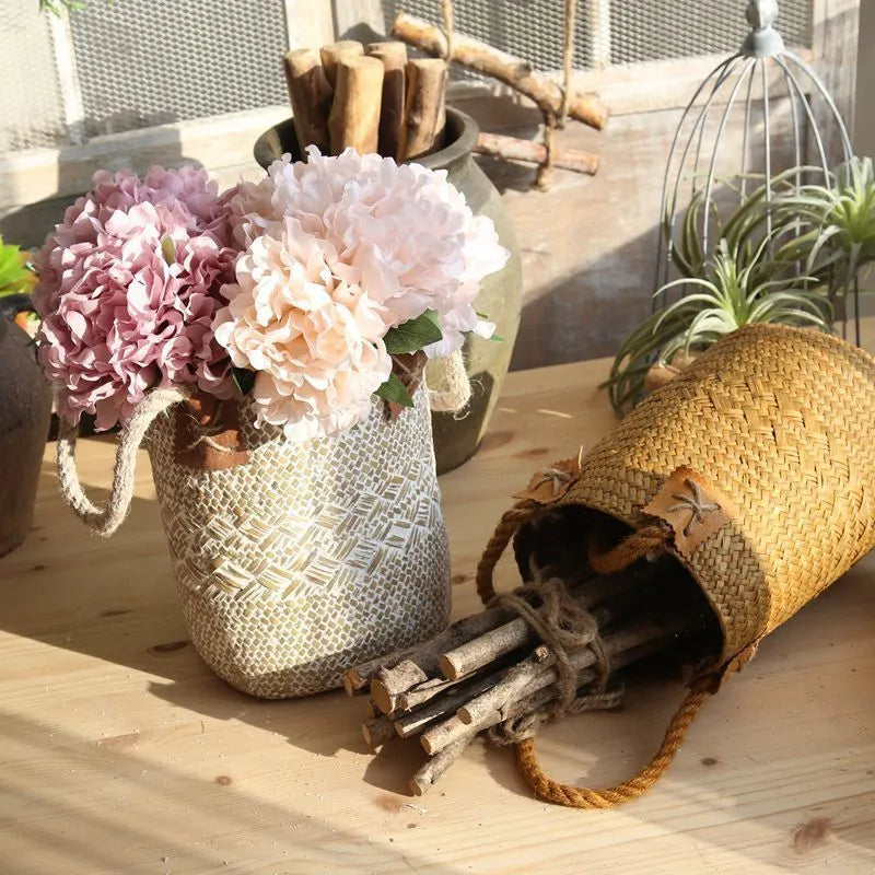 Natural straw woven flower pot in white or yellow, rural style, sizes L and M, for desktop gardening use