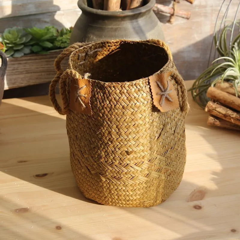 Natural straw woven flower pot in white or yellow, rural style, sizes L and M, for desktop gardening use