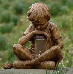 Brown little boy garden statue made from natural resin for tabletop decoration