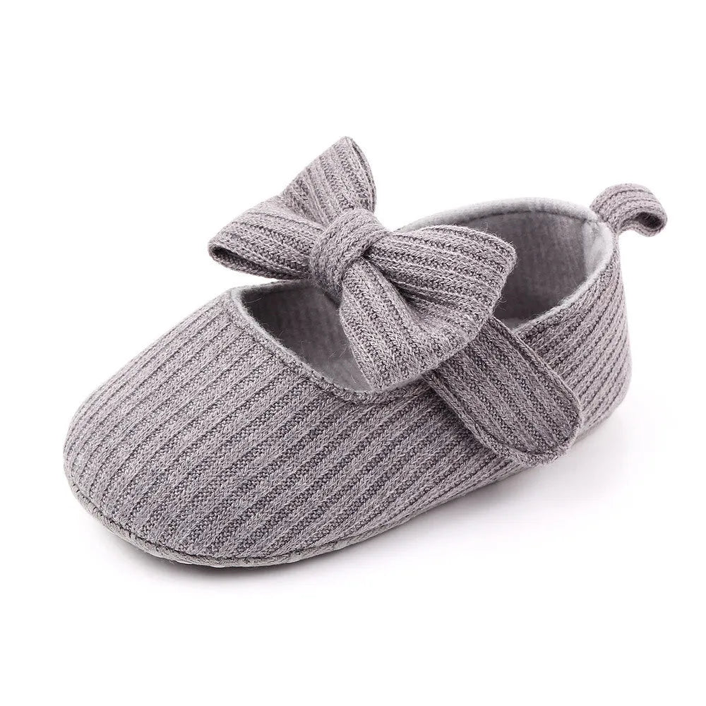 Bowknot woolen knit baby shoes in moccasin style with Velcro fastening, available in pink