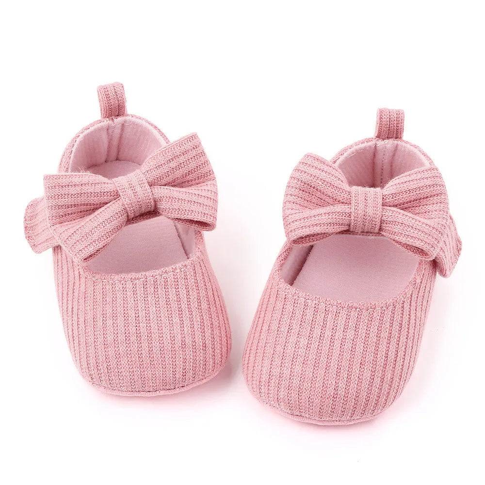 Bowknot woolen knit baby shoes in moccasin style with Velcro fastening, available in pink