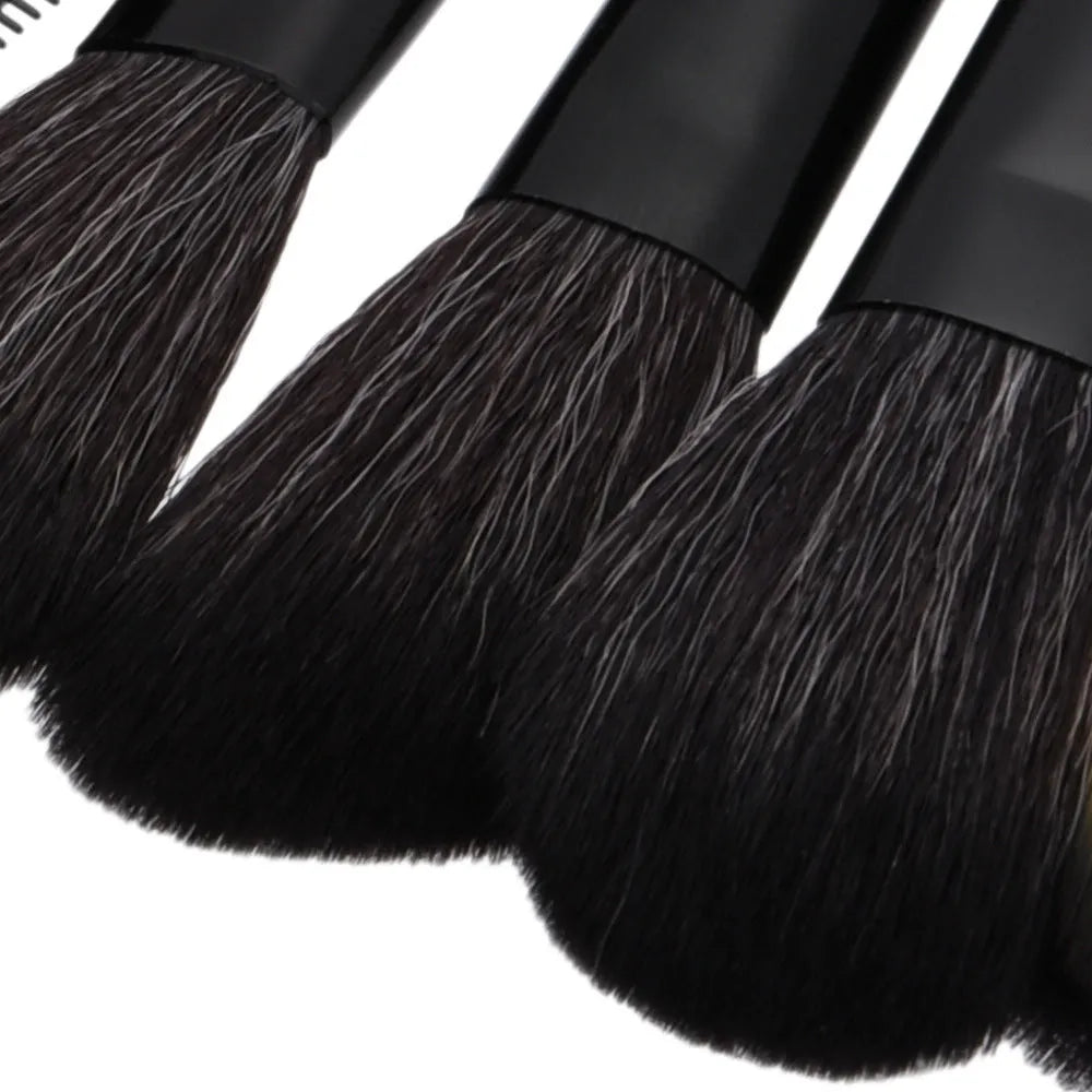 Beauty Appliance makeup brush set with nylon bristles and wood handle in beige colour