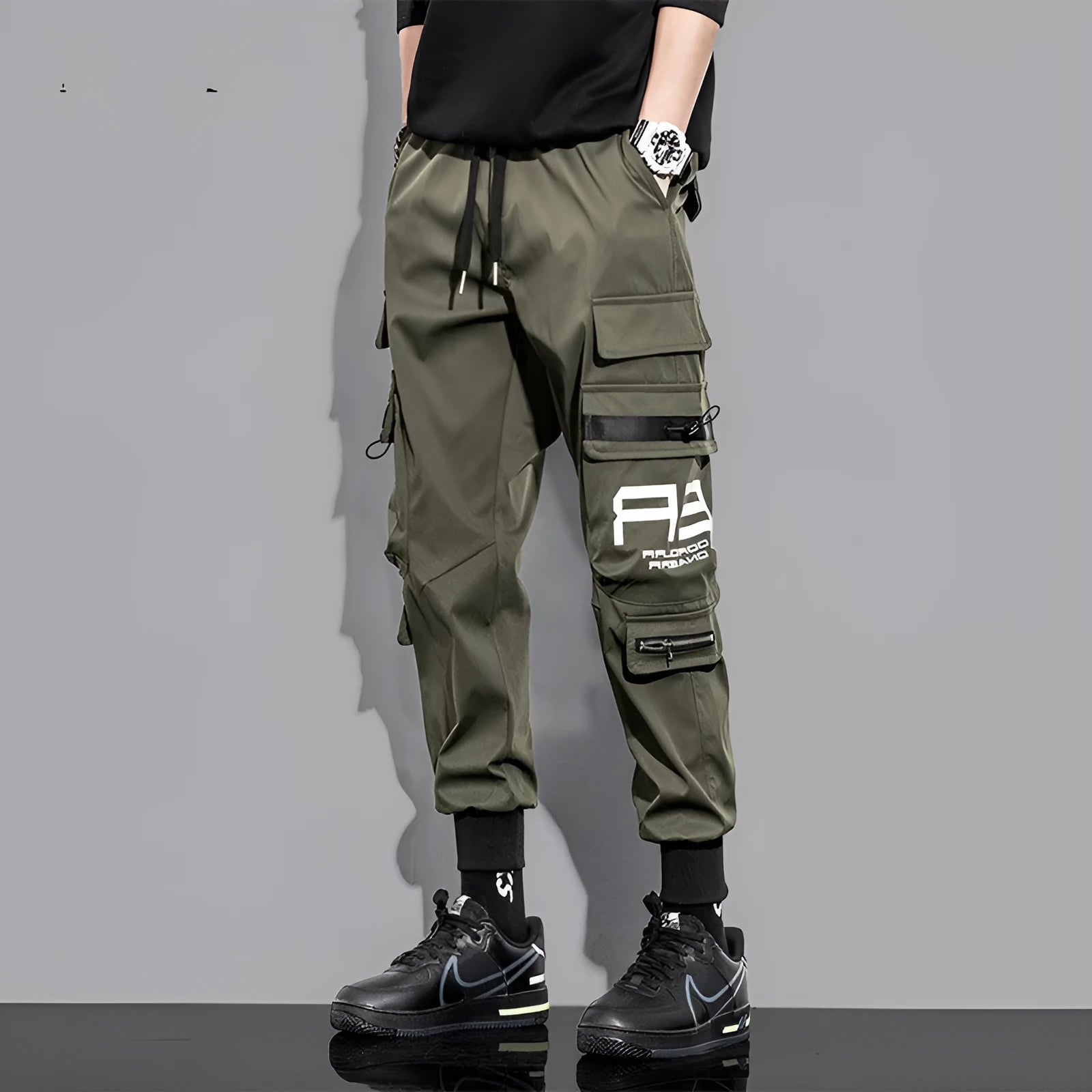 Men's outdoor sports trousers in green with small-foot leg and pocket detail, micro-elastic fabric, non-iron finish