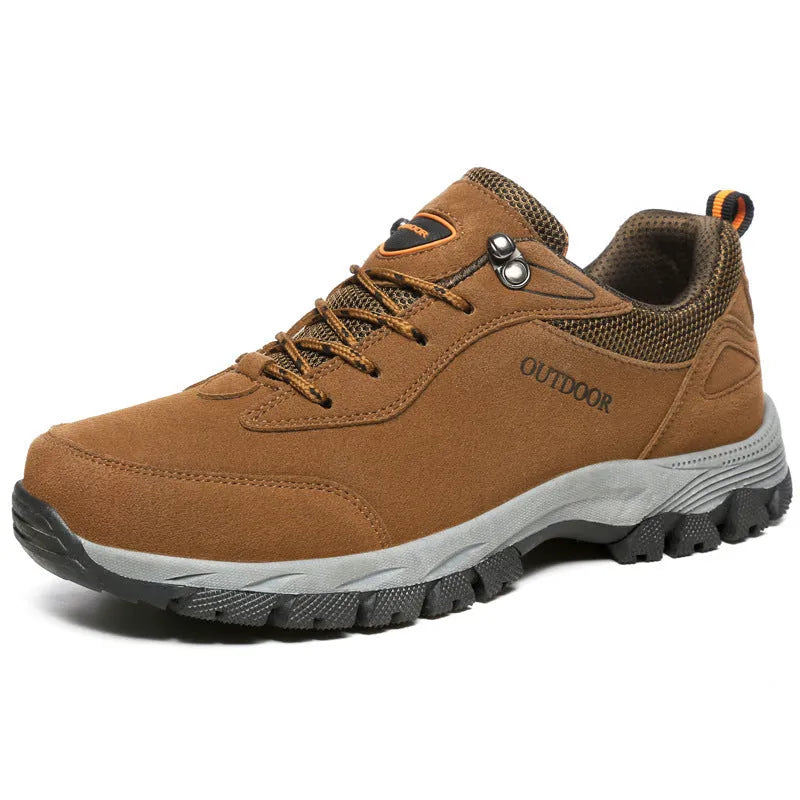 Men's low-cut outdoor hiking shoe in army green with breathable mesh lining and viscose rubber sole.