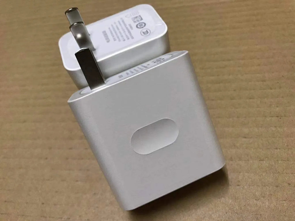 30W USB phone charger with 1 metre flash charging cable and LED indicator light