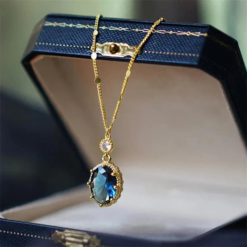 Geometric pendant necklace with a gold electroplated finish on a copper chain, French retro style.