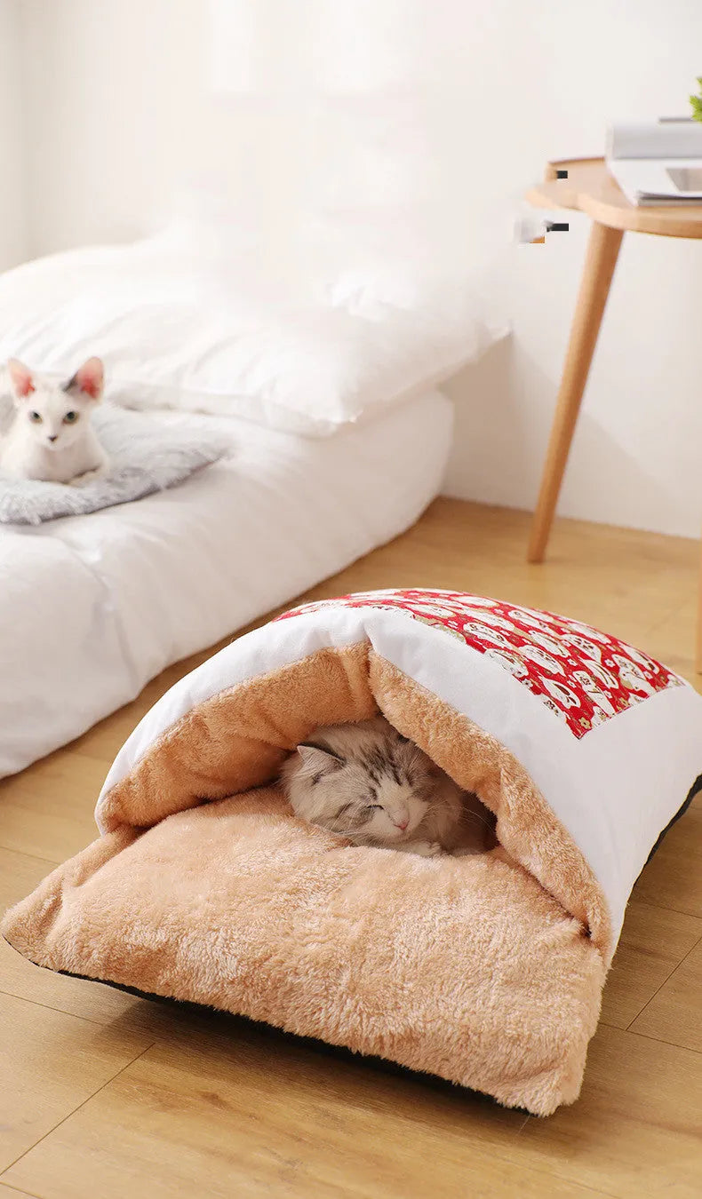 Kimpets closed removable cat litter box bed in red with soft PP cotton and lamb cashmere interior, size L