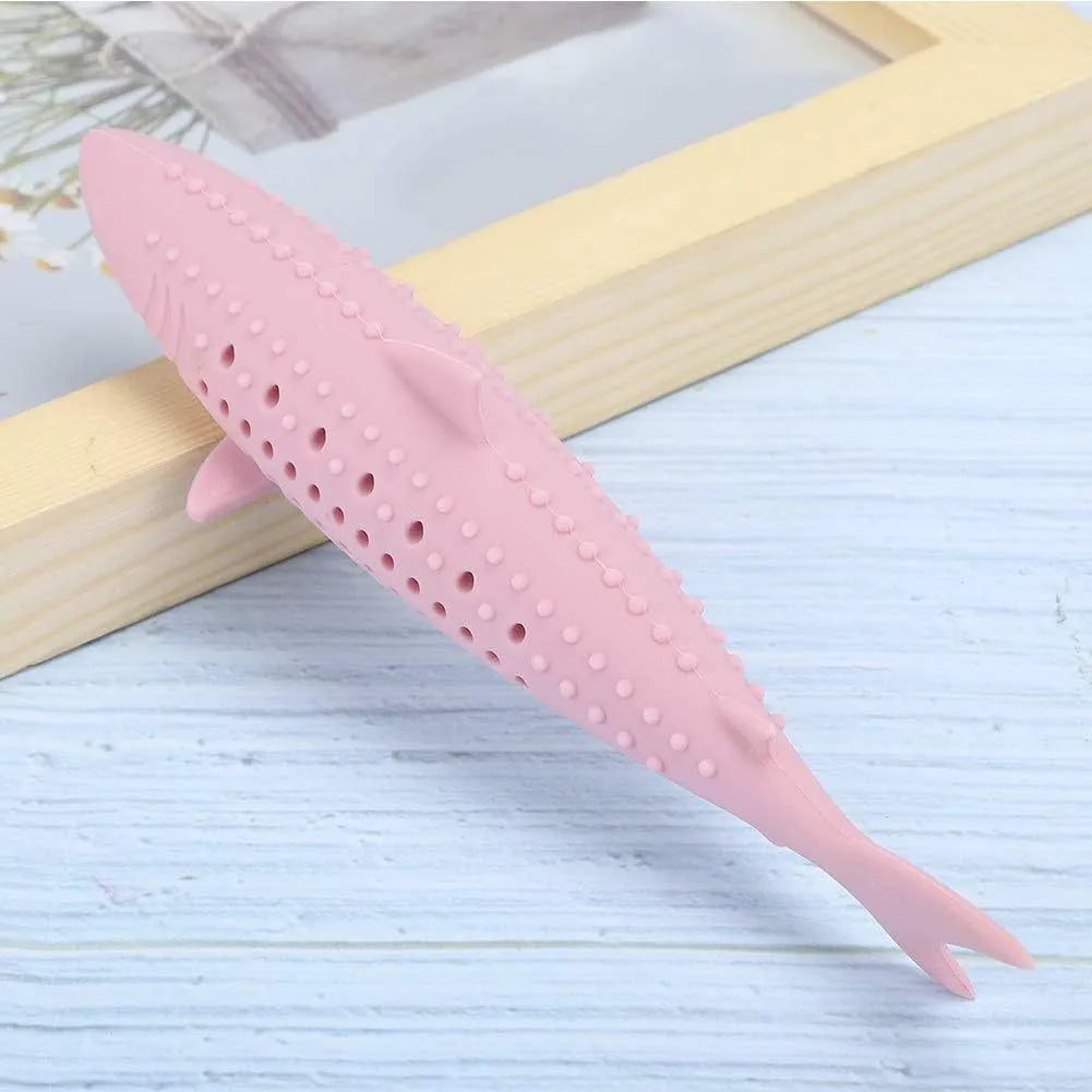 Green silicone fish-shaped cat chew toy with breathable side holes and catnip compartment, measuring 3.5x15.5cm