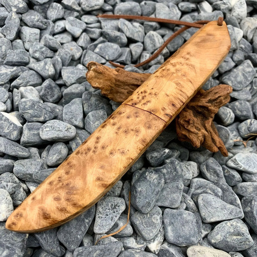 Outdoor camping short knife with Damascus pattern VG10 steel blade and Thuja wood handle