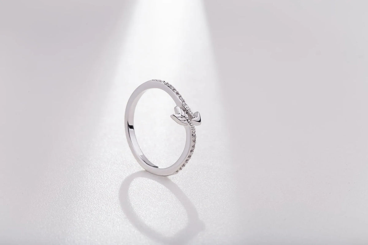 Women's arrow feather ring with white copper plating and cubic zirconia, available in US sizes 5-8