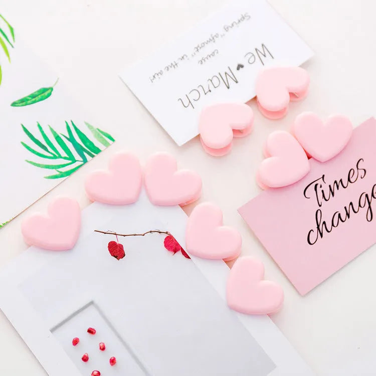 Pink heart-shaped love clip measuring 3.2 x 2.5cm for holding photos and decorations