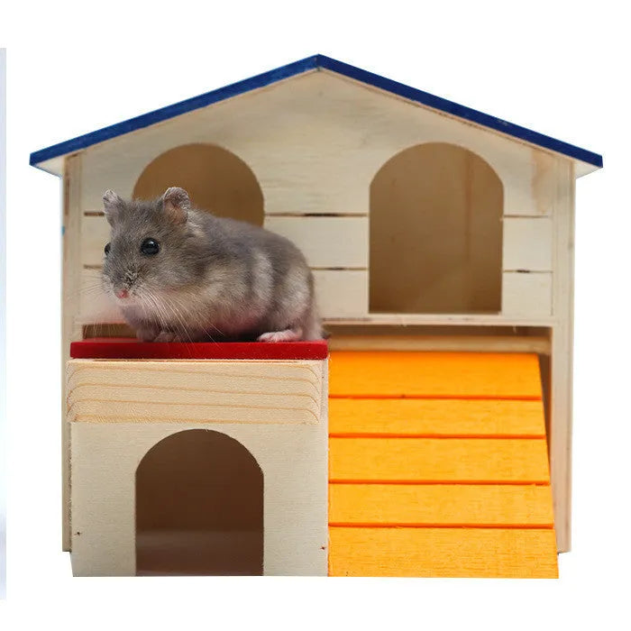 Blue-roof wooden hamster chalet measuring 17x17x15 cm for small pet enclosure and chewing.