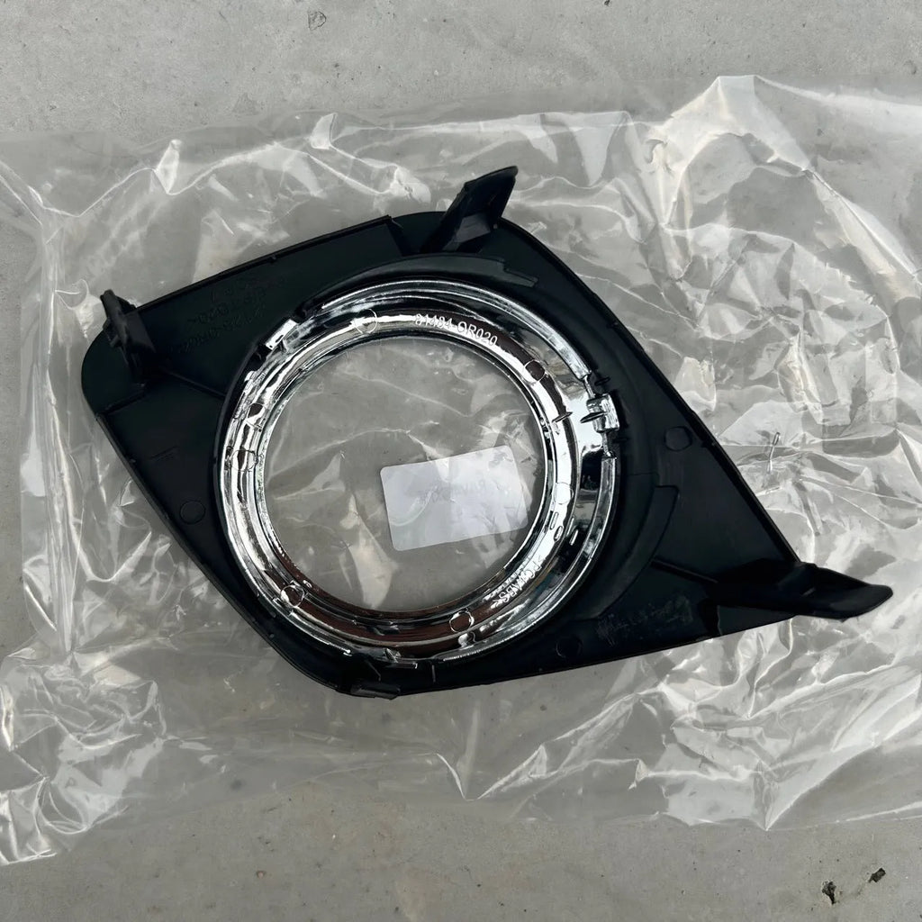 Black RAV4 front bumper anti-fog light covers for driver and co-driver positions