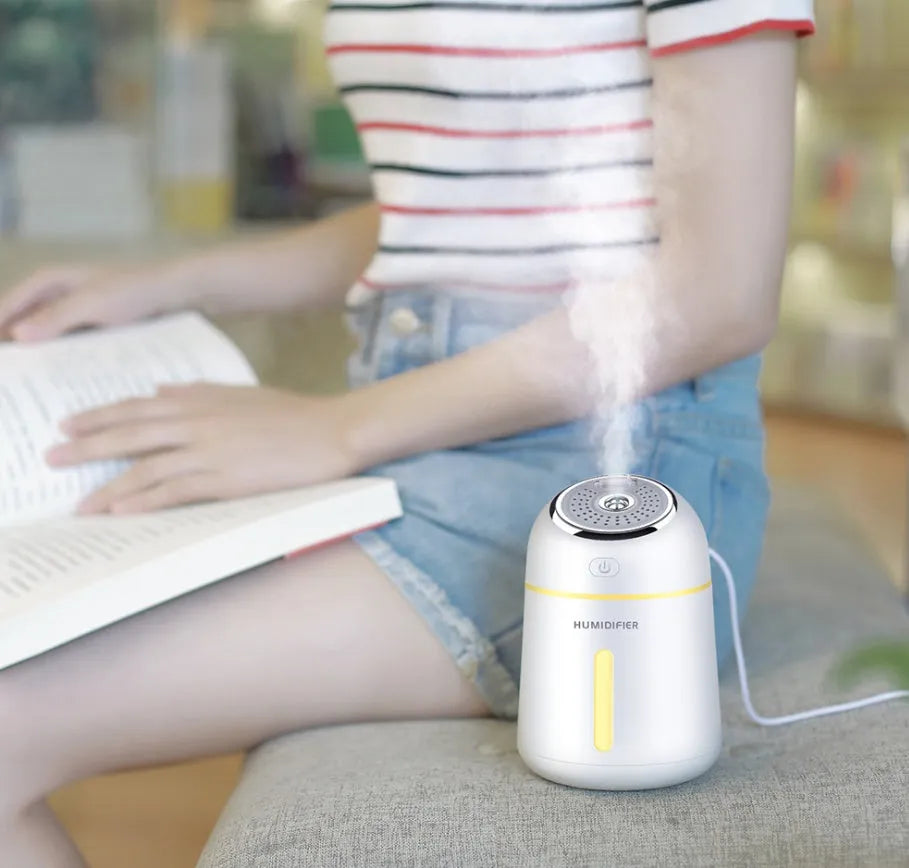 USB aromatherapy machine in white, pink, and blue with 330ml water tank and compact 96x96x139mm size