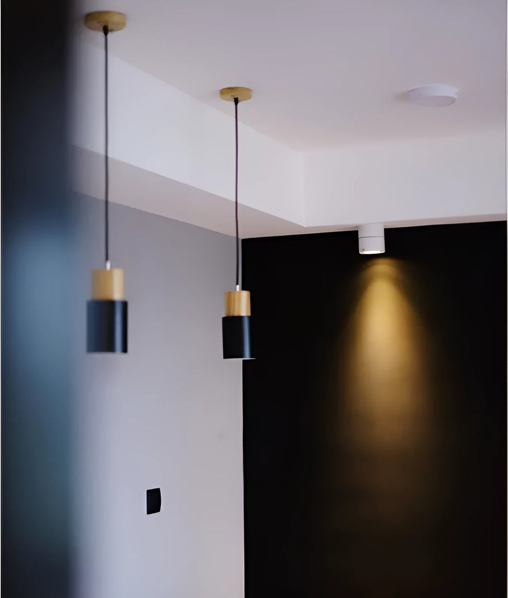 Nordic-style solid wood and wrought iron pendant lamp for island bar hanging in black colour