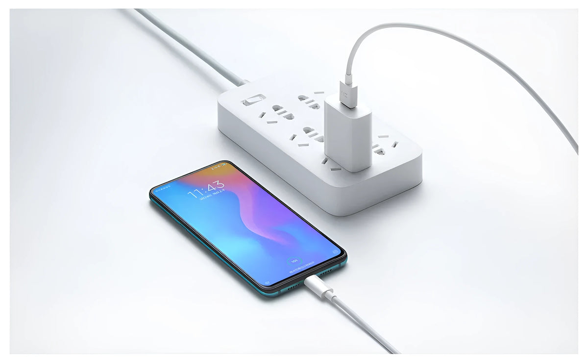 Mi USB fast charger in white, USB-A wall adapter, 62.5 x 39.2 x 21.8mm, model MDY-08-EH