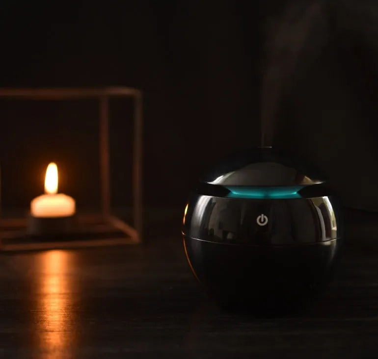 Portable USB ultrasonic atomizer humidifier in white with colorful light, 130ml tank, ABS plastic body