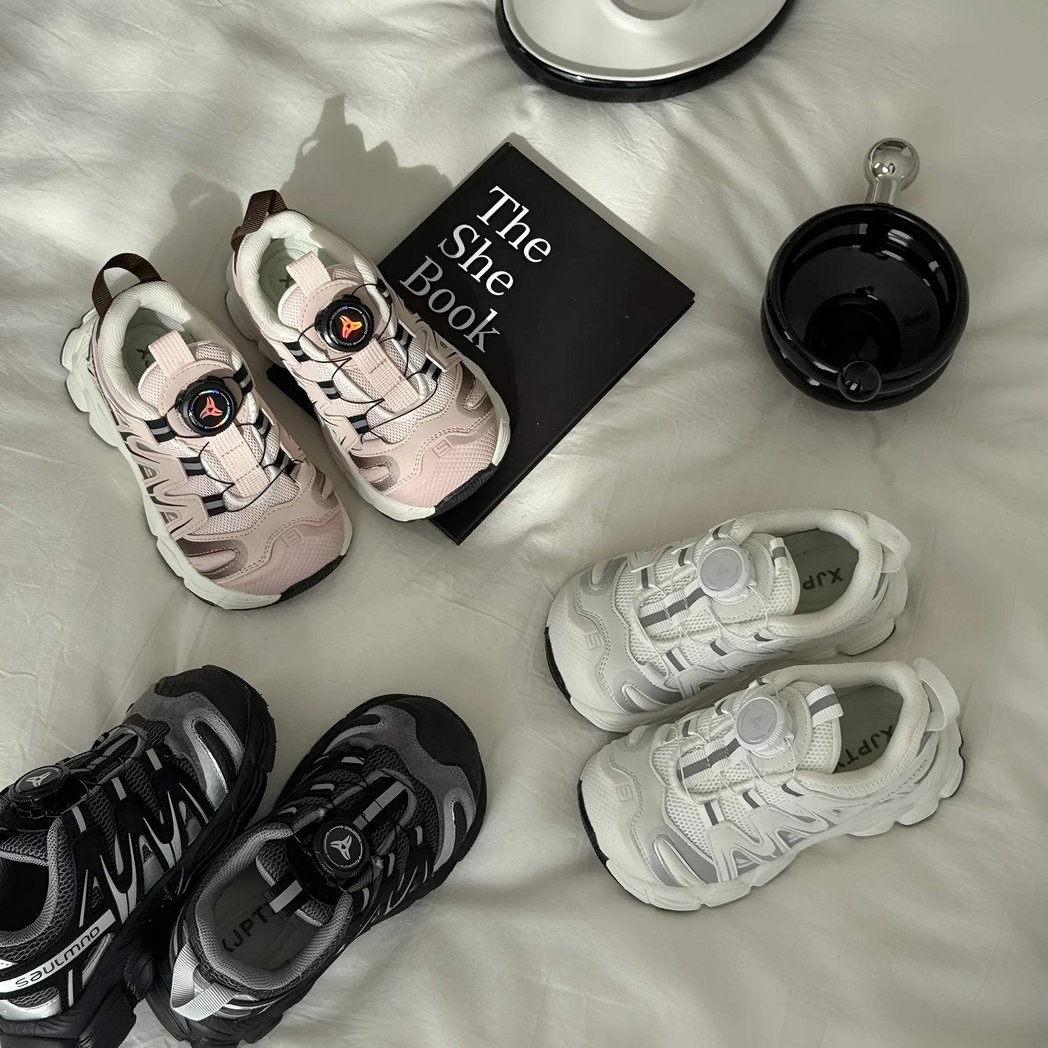 Lightweight casual shoes in beige, black, or pink with PU leather mesh upper