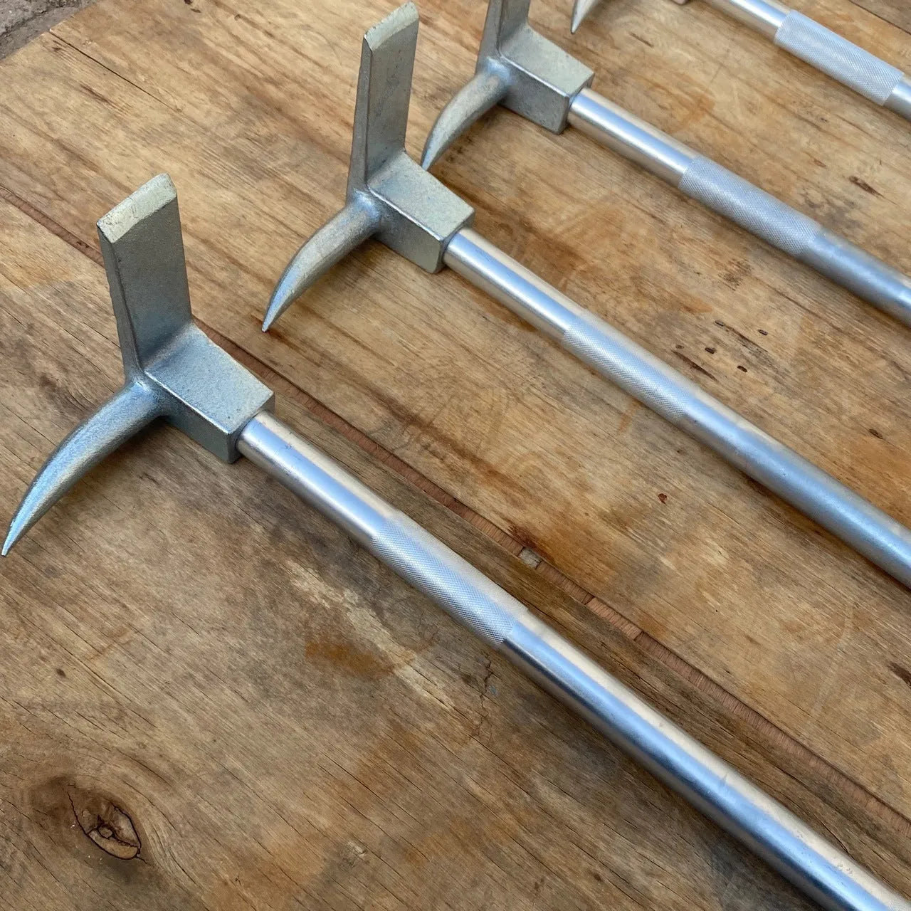 Silver carbon steel wrecking bar 24 inches with multifunctional iron collar for demolition