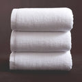 White cotton bath towel in 70x140cm, 80x180cm or 100x200cm with 21-strand yarn and plain weave.