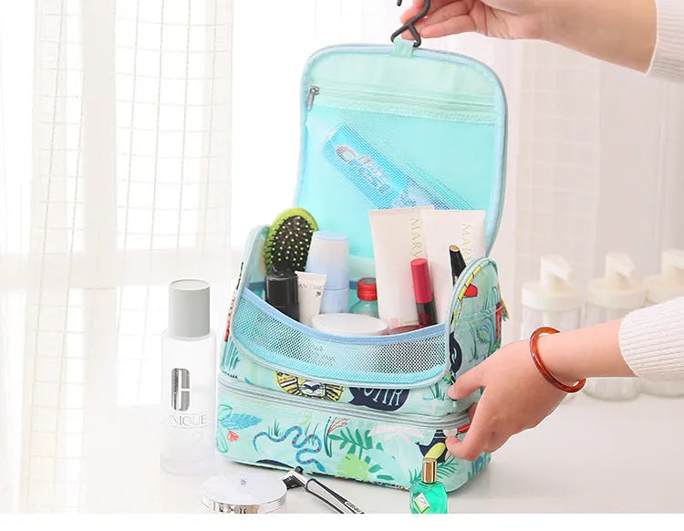Large-capacity nylon wash bag in black with double chain head and mesh compartments