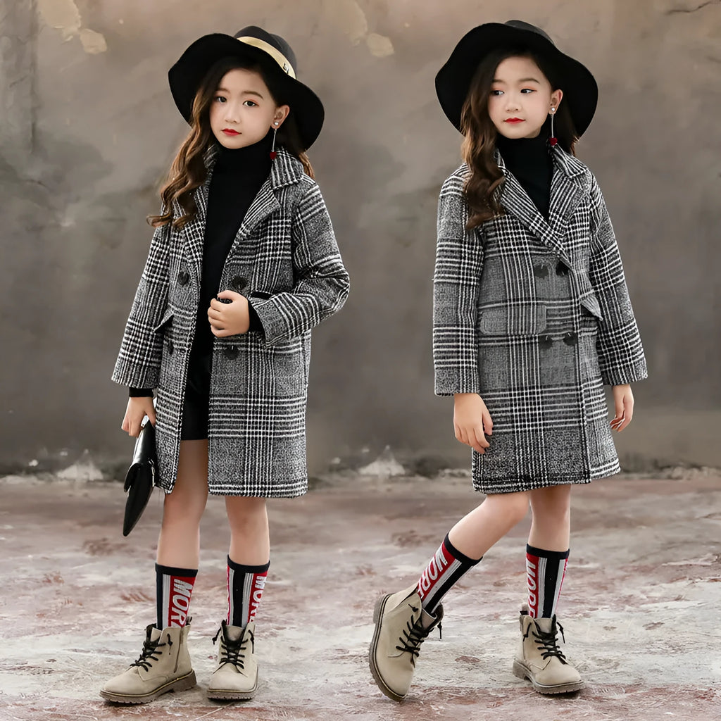 Grey houndstooth plaid winter coat for girls with suit collar and long sleeves.