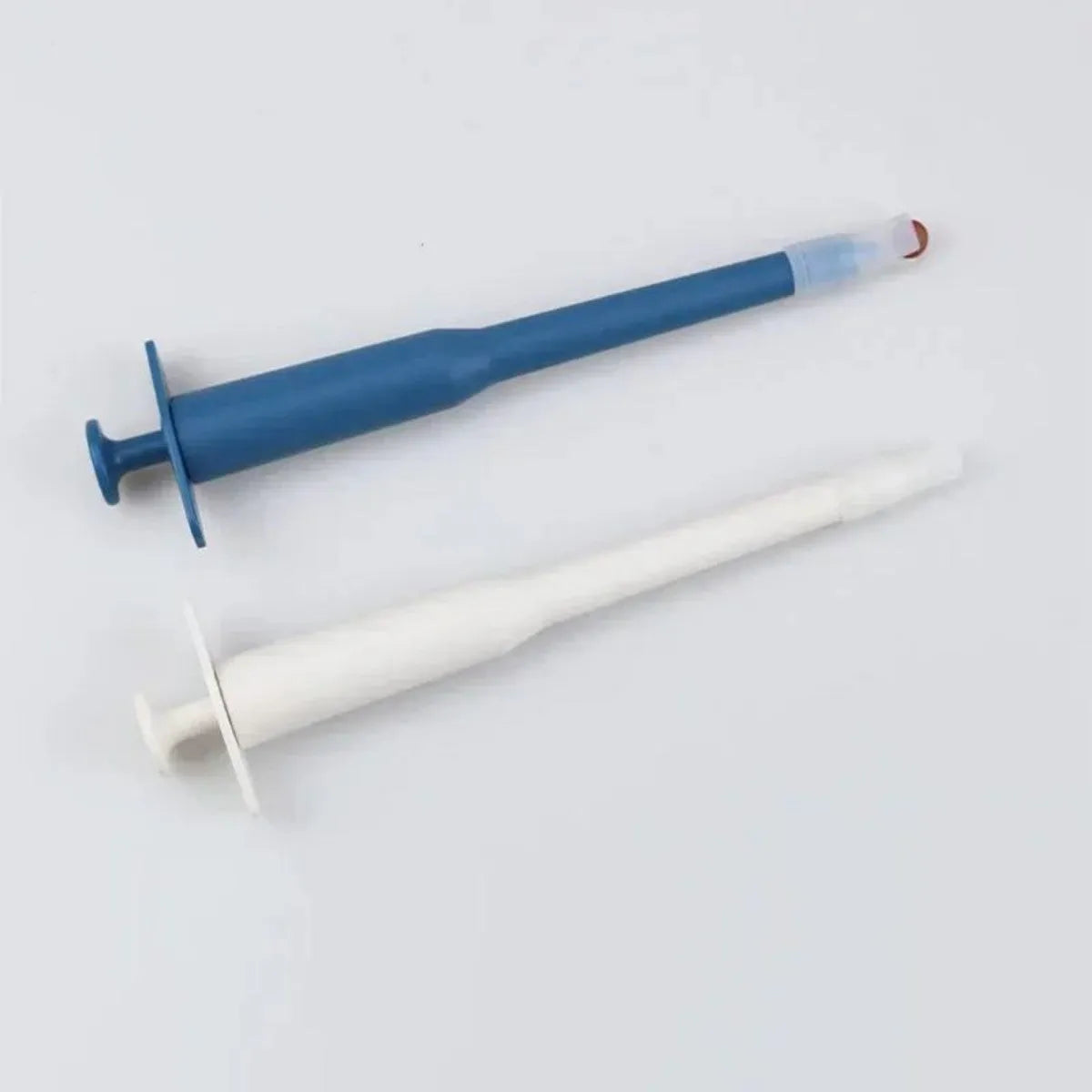 Pet medicine feeder push dispenser for cats dogs blue white plastic syringe tube