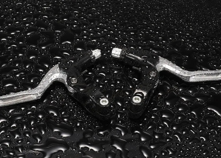 Bicycle brake handle in all aluminium or half aluminium, black or silver, with brake and shifting line set options