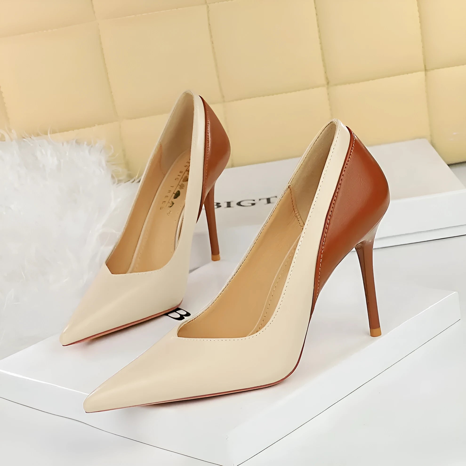 Women's retro style stiletto heel pumps in black with pointed toe and super high heel for banquet occasions