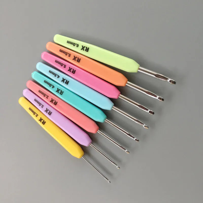 Set of 16 crochet hooks with soft and hard handles in a PU storage bag.