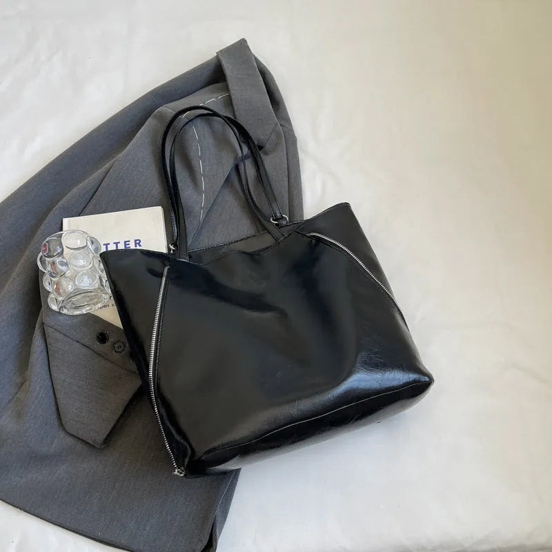 Large capacity women's tote bag in oil leather PU finish with double zipper, available in multiple colours