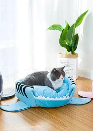 Shark-shaped grey pet bed for small dogs and cats with crystal velvet fabric