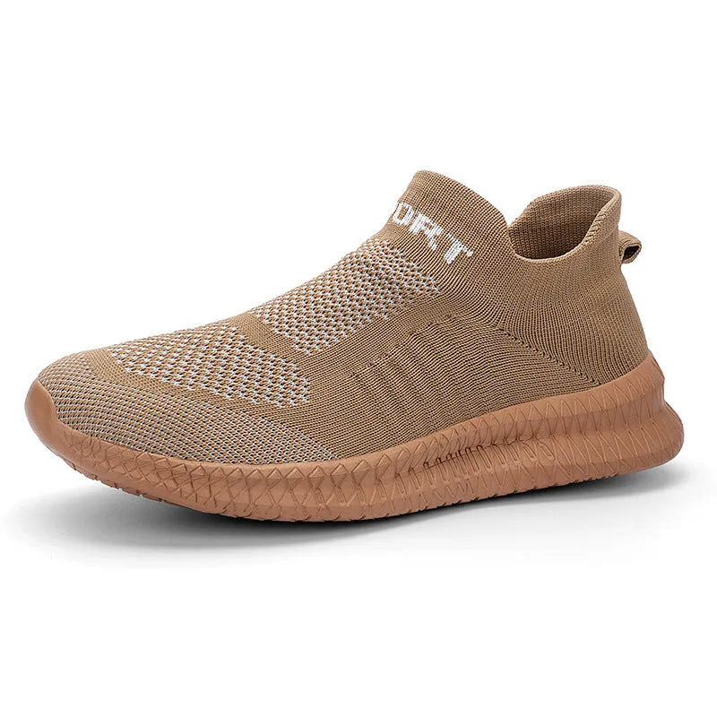 Men's low-top Flyknit sports shoe in a solid colour on a white background