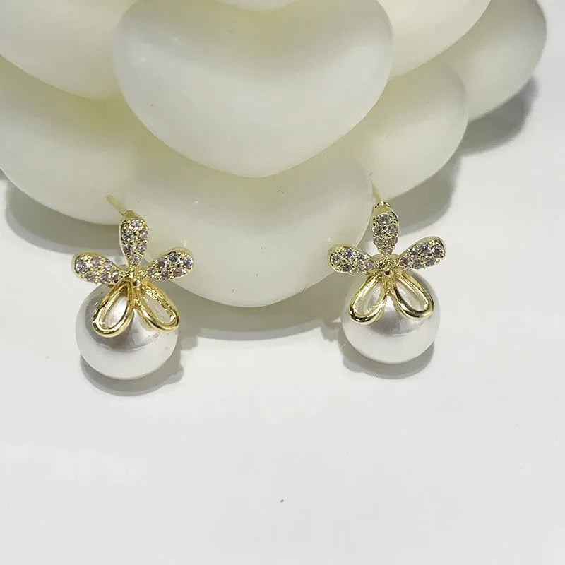 Pearl flower high-end small fragrance dangle earrings in gold and silver options