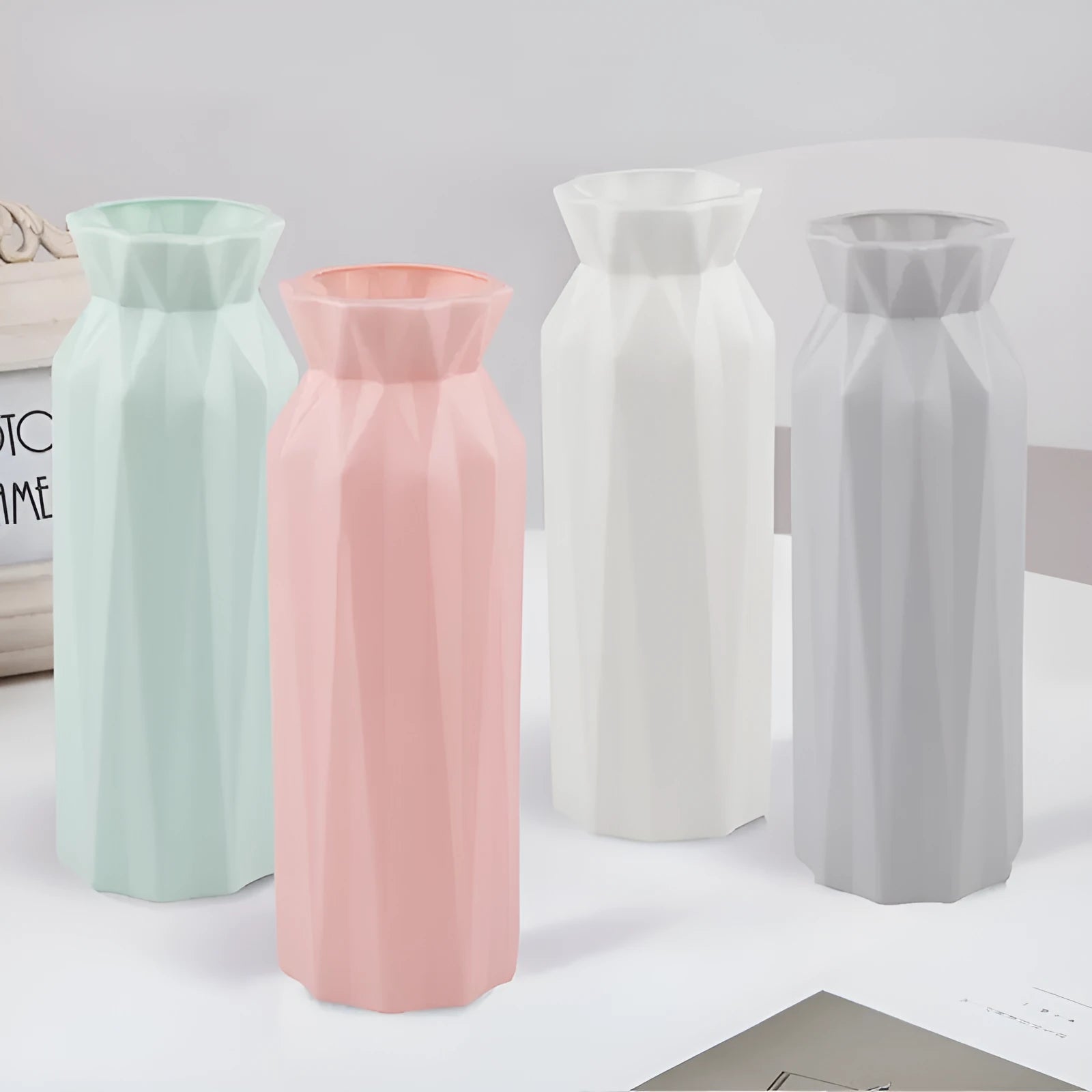 Drop-resistant melamine plastic vase in green, grey, pink, or white with a 7.2 cm base.