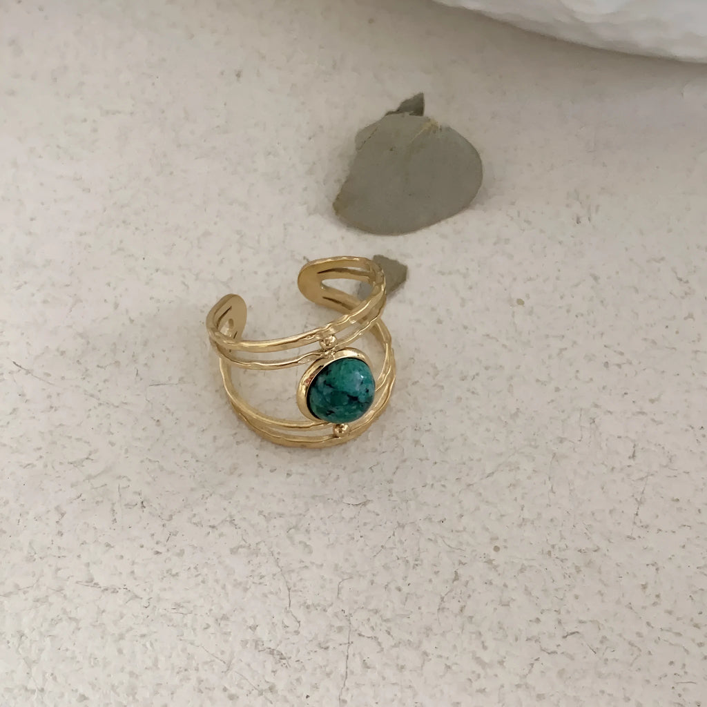 Titanium steel geometric open ring with JZ0379 green natural stone centrepiece