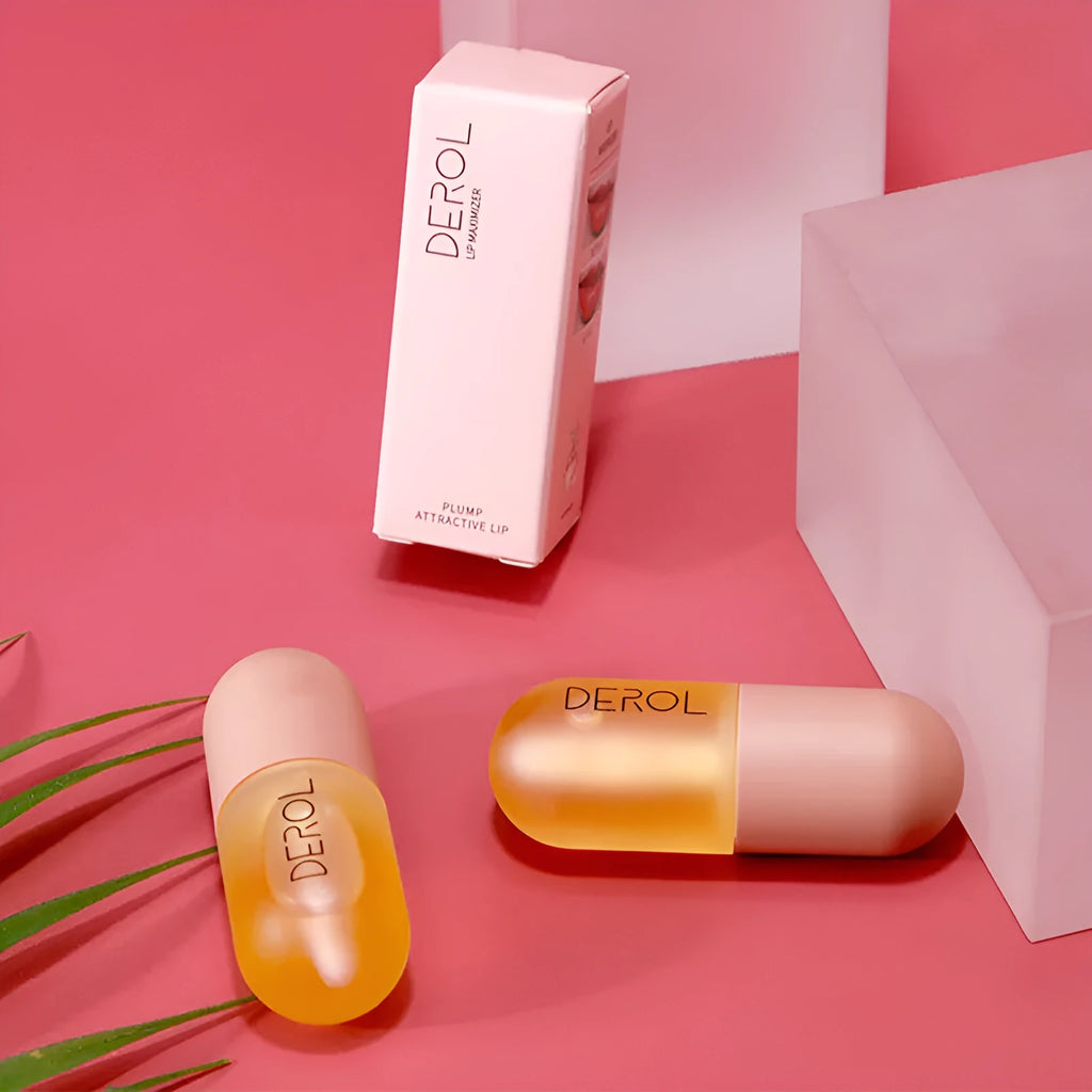 Clear lip plumper oil 5.5ml in light yellow with reflective shine