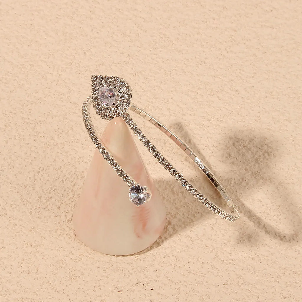 Silver metal water drop bracelet with diamond treatment and fashion OL style, single bracelet