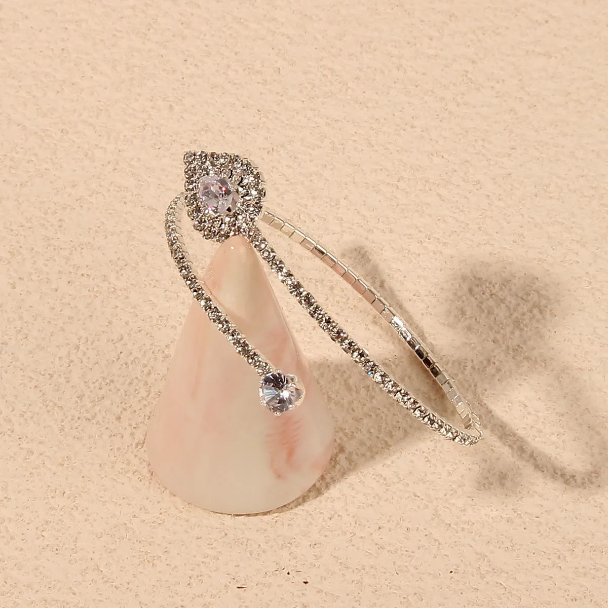 Silver metal water drop bracelet with diamond treatment and fashion OL style, single bracelet