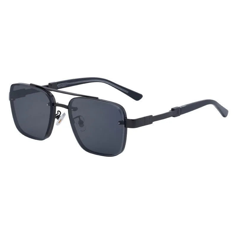 Men's vintage-style sunglasses with UV protection lenses in gold and gray colour variant.